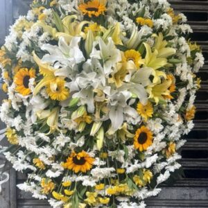 Coroa de Flores Nobres Branco e Amarelo Crissantemo Lírio Branco e Amarelo Girassol