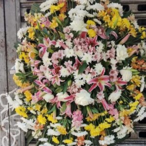 Coroa de Flores Nobres com Lírio Rosa