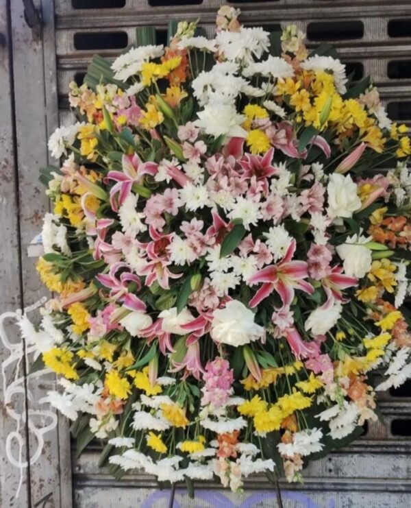 Coroa de Flores Nobres com Lírio Rosa