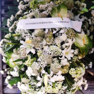 Coroa de Flores Brancas Nobre