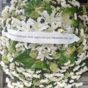 Coroa de Flores Brancas Lírios Branco Antúrios Crissantemo