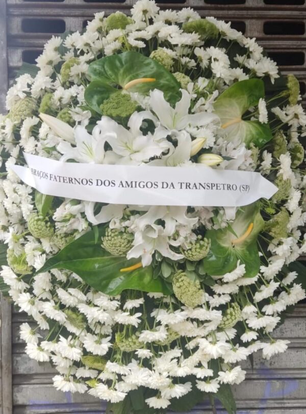 Coroa de Flores Brancas Lírios Branco Antúrios Crissantemo