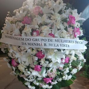 Coroa de Flores Brancas e Rosas Pink