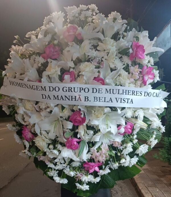 Coroa de Flores Brancas e Rosas Pink