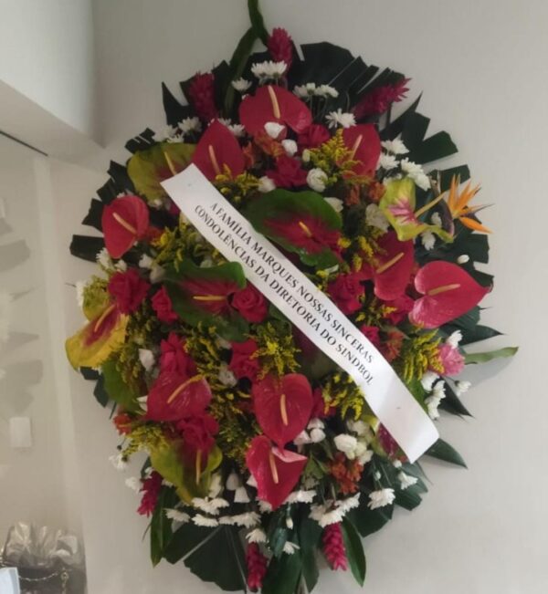 Coroa de Flores de Antúrioszua Vermelho e Crisântemo Alpinia e Extrelia