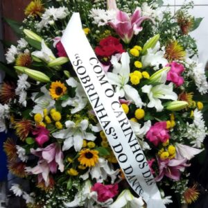 Coroa de Flores Nobres Coloridas
